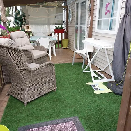 Anne Marie Vous Accueilles Dans Son Familiale Pour 6 Personnes 3 Confortable Proche D Europa Park A Dans 3 Etoiles 캠프장 *