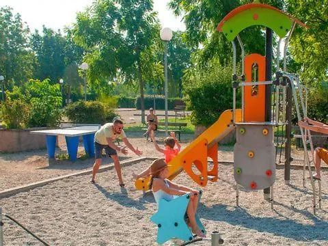 Anne Marie Vous Accueilles Dans Son Familiale Pour 6 Personnes 3 Confortable Proche D Europa Park A Dans 3 Etoiles Campingplads